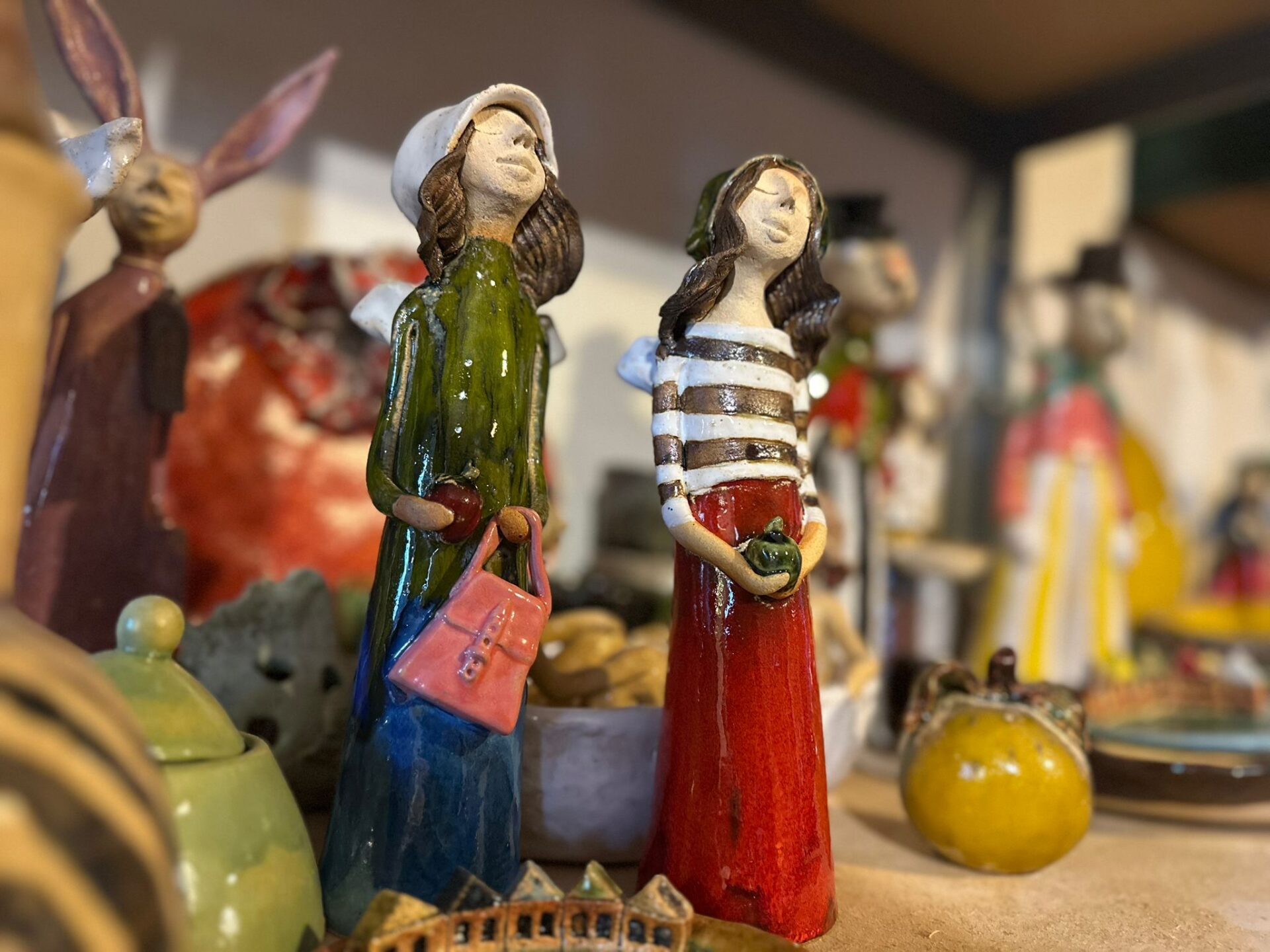 Kolorowe ceramiczne figurki Arte-Miss